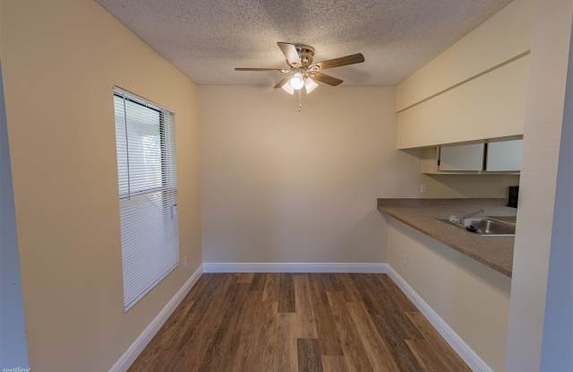 622 Kenwick Cir Apt 203 Gallery 4
