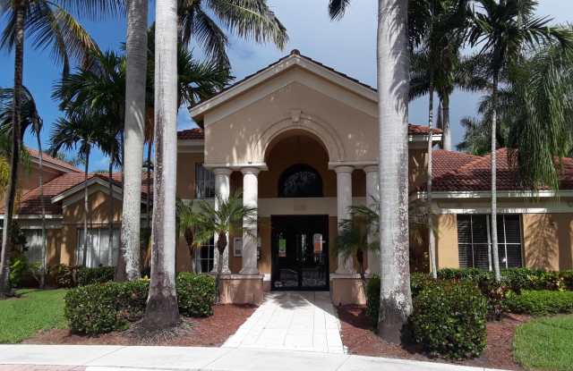 EMERALD ISLE AT LAGUNA LAKES CONDO Gallery 3