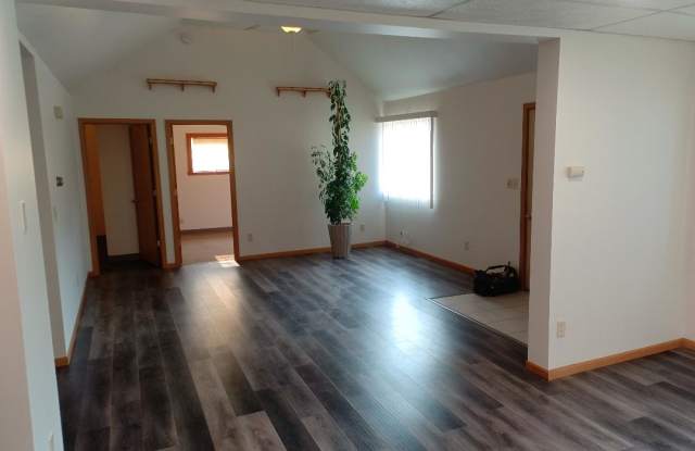 418 Manitowoc Street Gallery 2