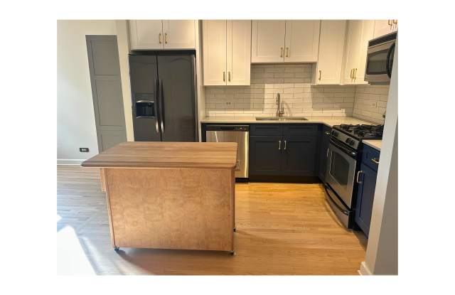 550 West Surf Street - 550 West Surf Street, Chicago, IL 60657