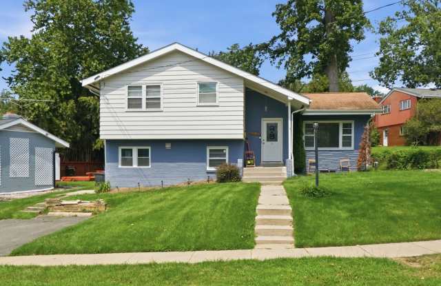 Beautifully Updated Split-Level Home Near Wheaton Metro! Gallery 1