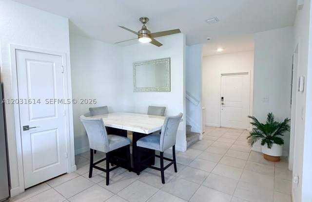 2478 SE 10th Ct Gallery 4