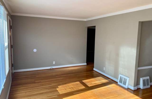 1441 Ballard Dr Gallery 4