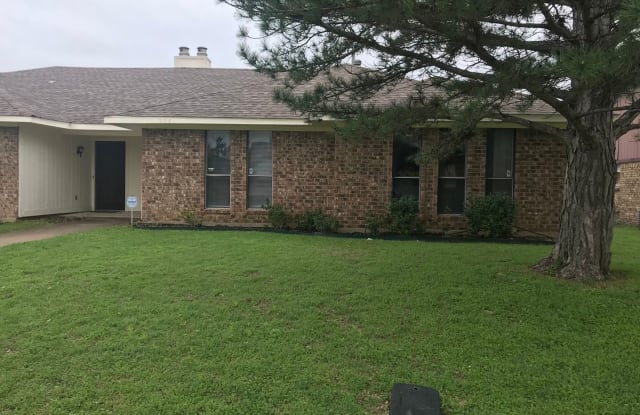 804 Redbud Dr. - 804 Red Bud Dr, DeSoto, TX 75115