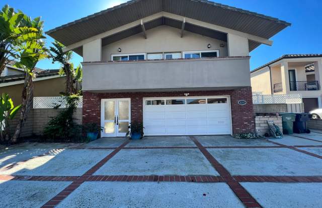 On The Water With 45 Foot Boat Dock! Humboldt Island: On Cul-De-Sac: Huge 4 Bedroom 3.5 Bath Home With Formal Living Room With Tile Flooring Throughout Downstairs photos photos