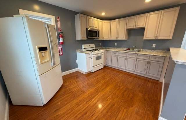 726 E 6Th St photos photos