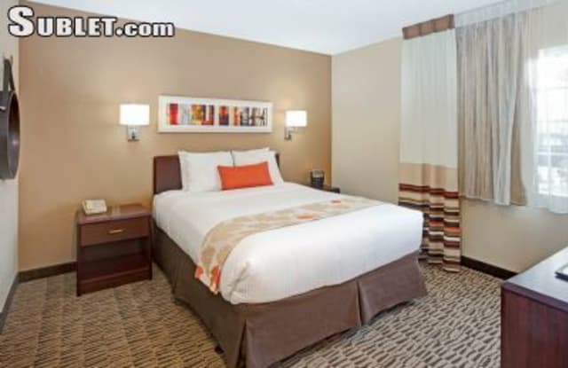 2875 Greenspoint Pkwy - 2875 Greenpoint Parkway, Hoffman Estates, IL 60169