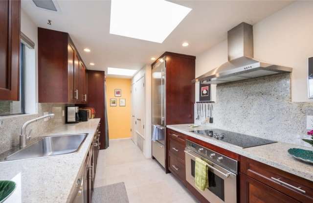 1260 Ella St photos photos