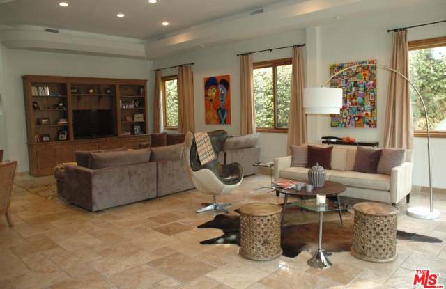 4717 FIRMAMENT Avenue Gallery 4