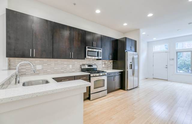 Northern Liberties Townhome with Parking! - 919 North 5th Street, Philadelphia, PA 19123