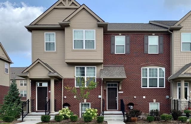 2634 HELMSDALE Circle - 2634 Helmsdale Circle, Rochester Hills, MI 48307