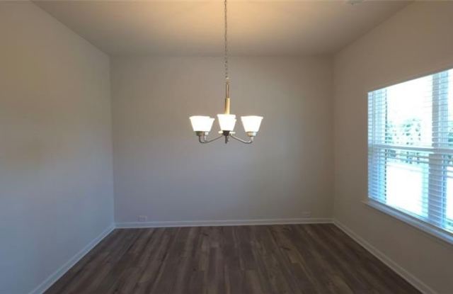 523 Grover Street Gallery 2