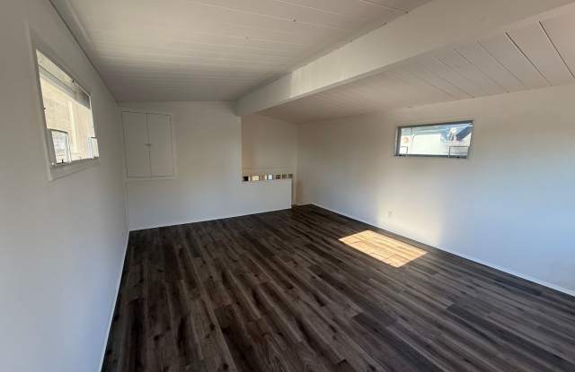 TWO BEDROOM ONE BATH HOME IN WEST CORTE MADERA ON THE LARKSPUR BORDER Gallery 4