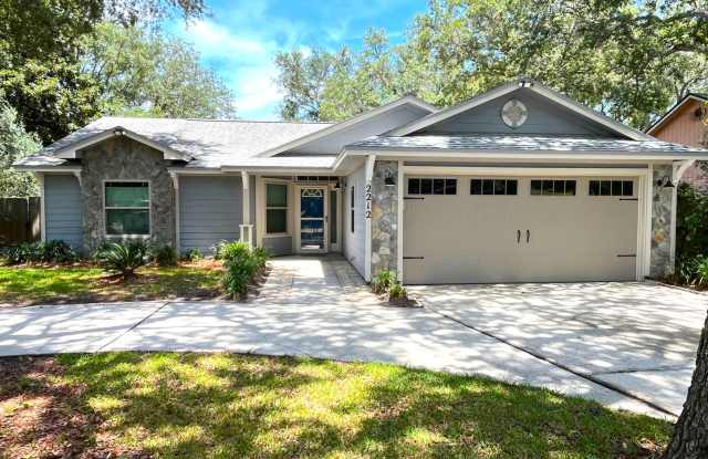3/2 Centrally located! Walk to the Beach! photos photos