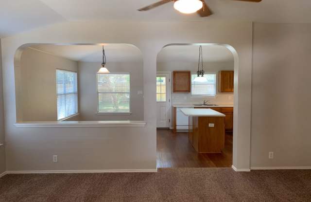 LOVELY 3 BEDROOM HOME IN PHEASANT RIDGE FEATURING ISLAND KITCHEN***NEISD Gallery 4