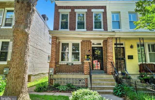 747 KENTUCKY AVE SE photos photos