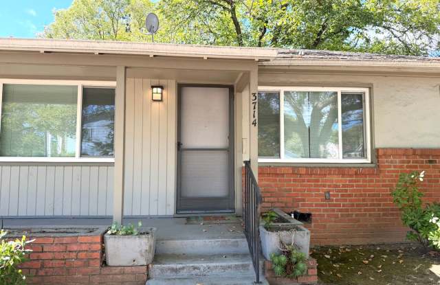 Charming 2BR/1BA East Sacramento Duplex with Private Garage photos photos