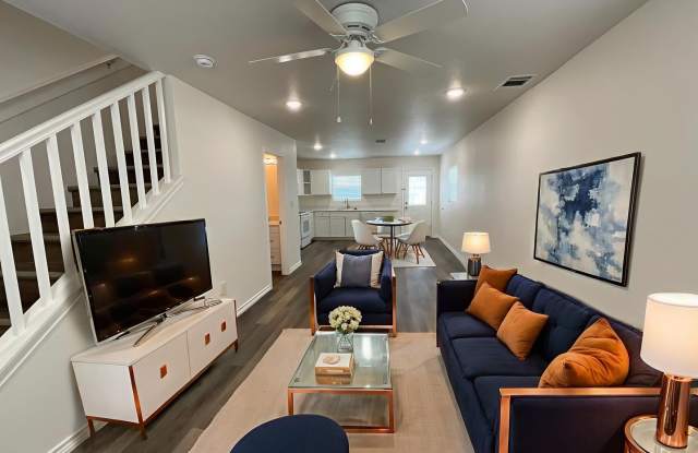 **COMING SOON** Beautiful 2 Bedroom/ 1.5 Bath Duplex in Kingsland, TX. Gallery 4