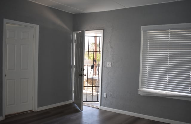 1437 E Polk St # 1 Gallery 4
