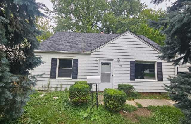 Spacious 3-Bedroom Home with Private Backyard in Euclid Gallery 1