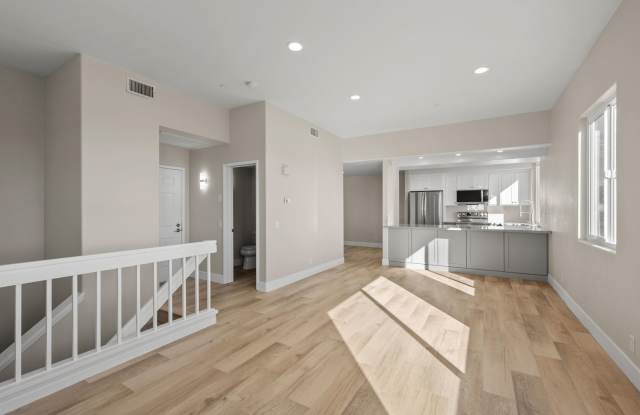 Stunning Remodeled Condo with Views in Banker's Hill photos photos