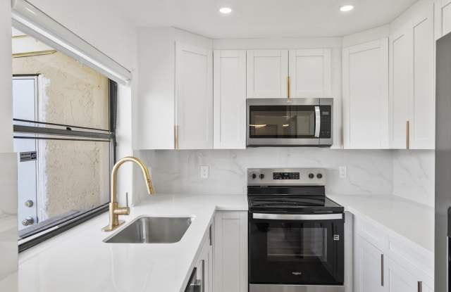 6225 Nw 171st St - 6225 Northwest 171st Street, Country Club, FL 33015