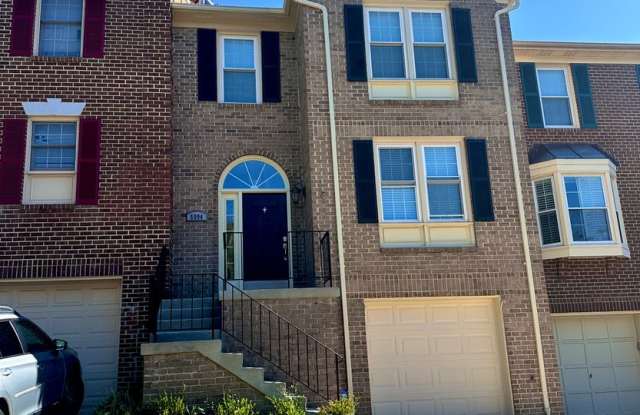 Renovated Kingstowne Townhouse | 3 Beds, 2.5 Baths, Modern Finishes photos photos