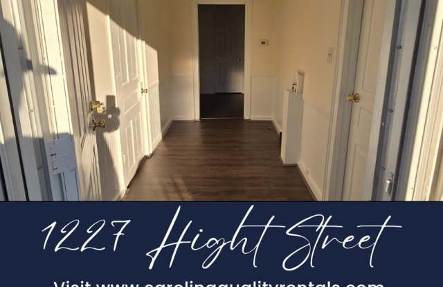 2 Bedroom/1 Bath House In Town Gallery 4