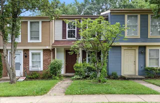 Townhouse features 2 bedrooms and 1.5 bathrooms photos photos