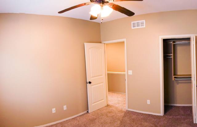 3-Bed Duplex w Garage, Yard, Balcony - MOVE IN SPECIAL! Gallery 4
