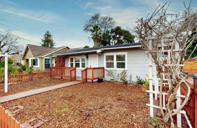 Beautiful 2 Bedroom 1.5 Bathroom Home! Short Distance of SRJC! Gallery 4