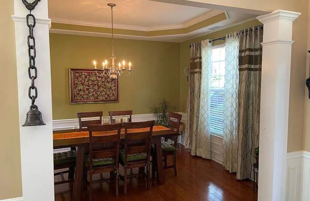 Room in 7 Bedroom Home at Arbor Vista Dr Gallery 3