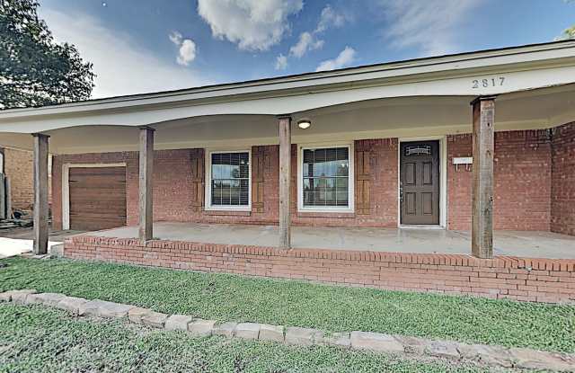 2 Bedroom 1 Bathroom Home in The Nichols Hills Area Gallery 3