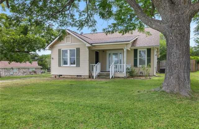 709 Burleson Gallery 1