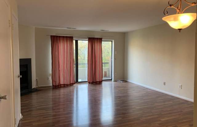 3061 Hawthorne Dr NE Gallery 3