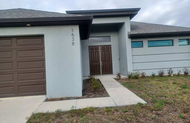 Stunning, Turn key Home with 3 Spacious Bedrooms, 3.5 Bathrooms, Soaking Tub in Master Bathroom photos photos