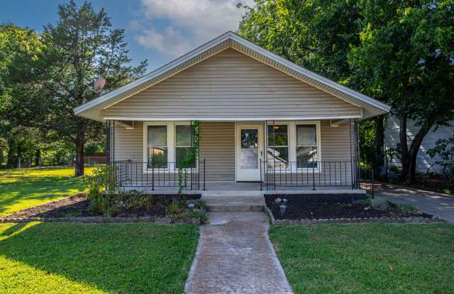Three Bedroom For Rent $1000/Month Gallery 1