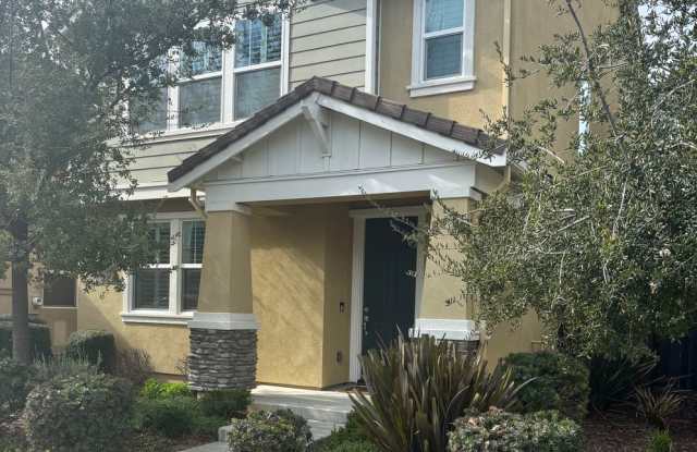 Stunning 4/2.5 (Solar/EV Plug In) Natomas! Please read entire ad for viewings! photos photos
