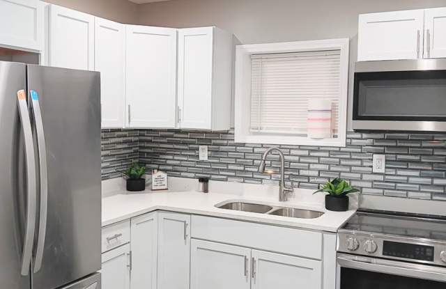 Charming Hideaway - 1607 East Columbus Drive, East Chicago, IN 46312