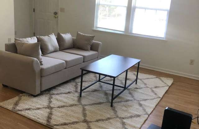 Room in 4 Bedroom Home at Reynard Ct photos photos