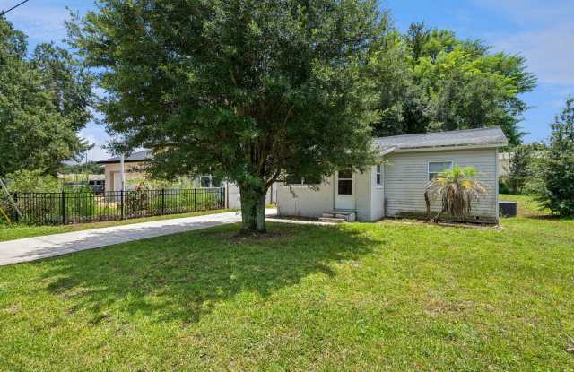 MOVE IN SPECIAL--$300 OFF FIRST MONTH RENT IF YOU MOVE IN BY OCTOBER 1! Gallery 1