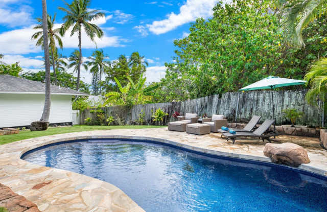 3bd/2ba Beachy Charm Home w/Private Pool  Close Walk to beach. Lanikai Cottage photos photos