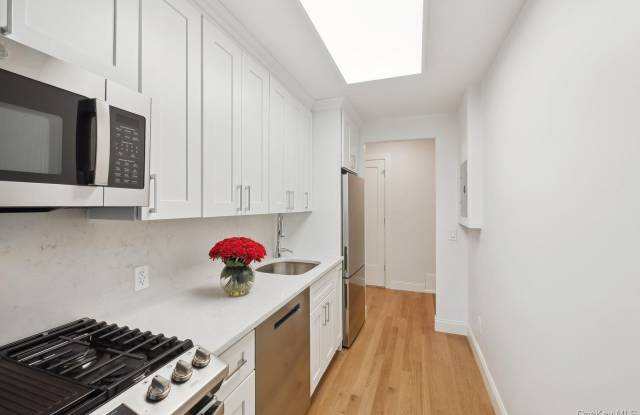 18 Palmer Avenue unit: 6 photos photos 18 Palmer Avenue unit: 6 photos photos