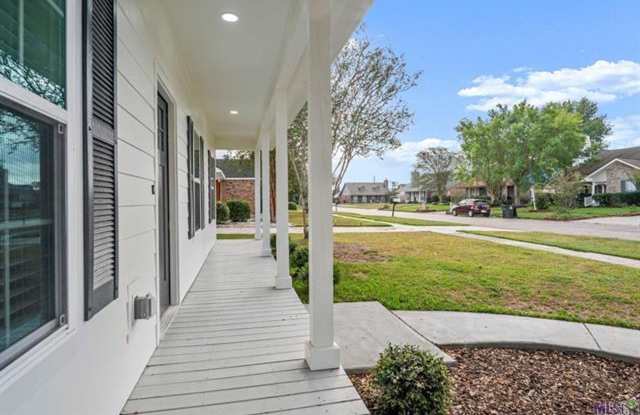 Newly constructed home with custom details Gallery 4