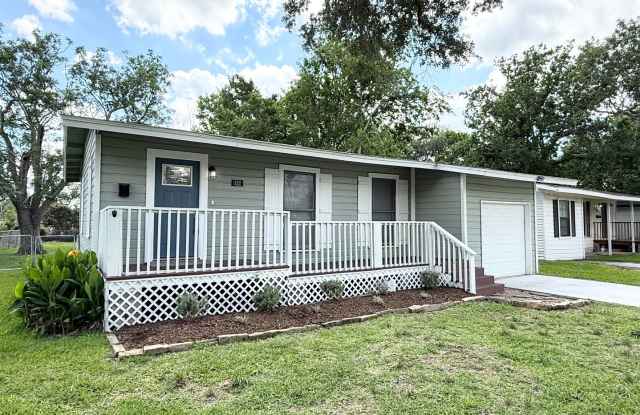 Stunning 2/1/1 Home in Lake Jackson near Downtown, photos photos