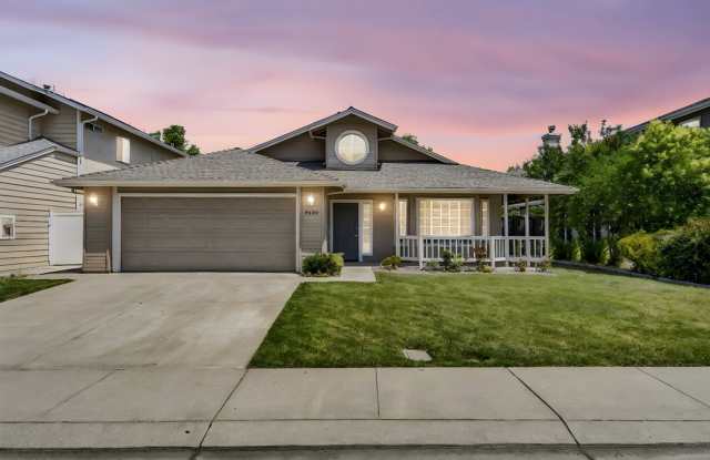 WONDERFUL MORADA NEIGHBORHOOD! SINGLE STORY BEAUTY WITH FORMAL LIVING AND DINING ROOM!! Gallery 1