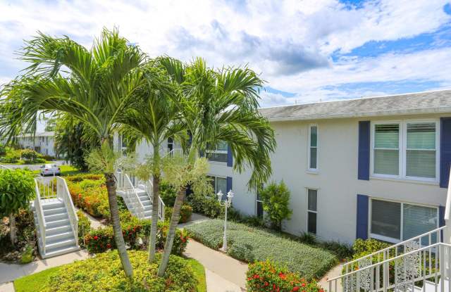 GLADES COUNTRY CLUB 2/2 WITH GOLF BEAUTIFUL UNIT READY FOR YOU TO RENT SEASONALLY ***AVAILABLE JAN 2026*** photos photos