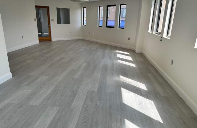 4434 MACARTHUR Boulevard NW Gallery 2