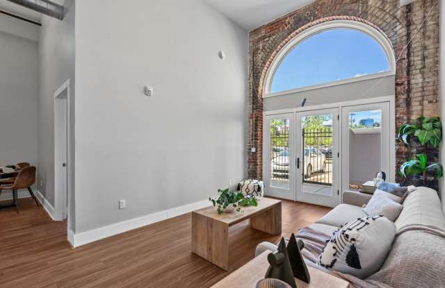 New South Side Apartments at 905 Bingham Gallery 4