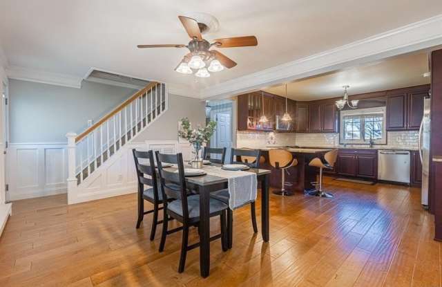 10 Wishing Lane - 10 Wishing Lane, Hicksville, NY 11801